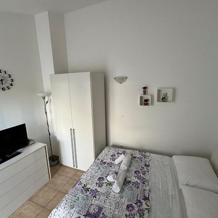 Apartment Nina Starigrad Paklenica Esterno foto